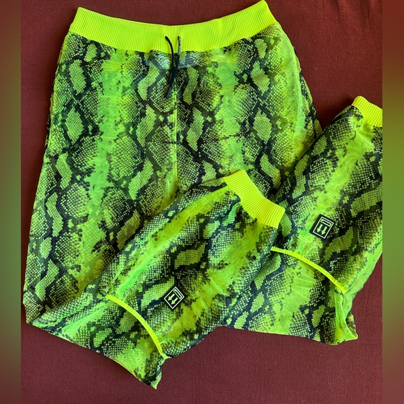 Off-White c/o Virgil Abloh Runway Ready to wear Neon Snakeprint Mesh Joggers - Picture 7 of 16